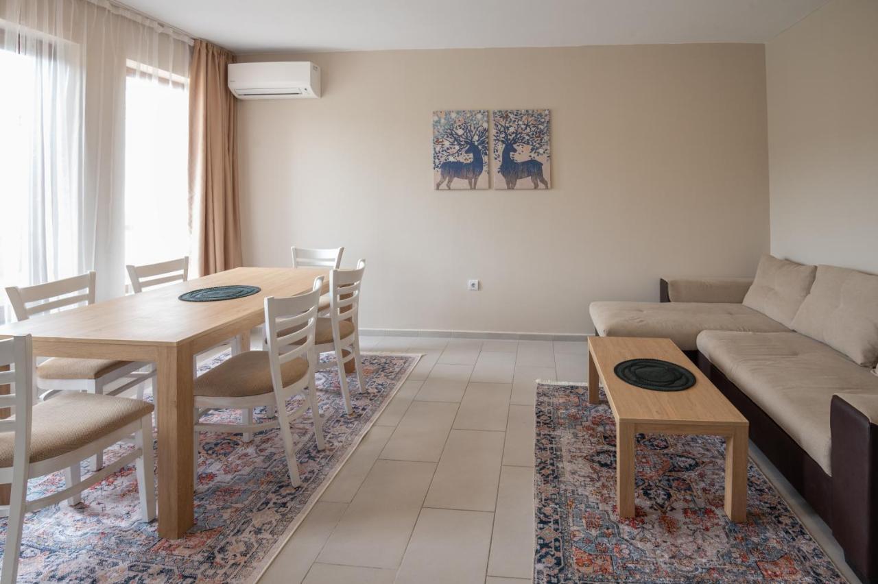 Апартамент За Гости Влади В Комплекс Garden Palace Balchik Exterior foto